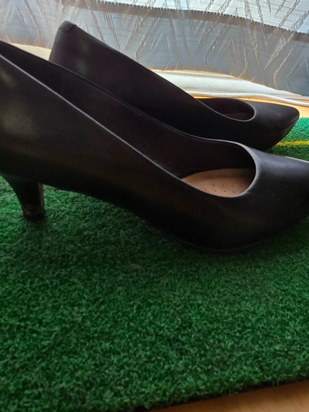 Collection by Clarks Black Leather Pointed Toe Kitten Heel Pumps Shoes Size 7M